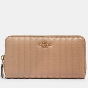 NWT COACH Accordion Zip Leather Wallet with Quilting